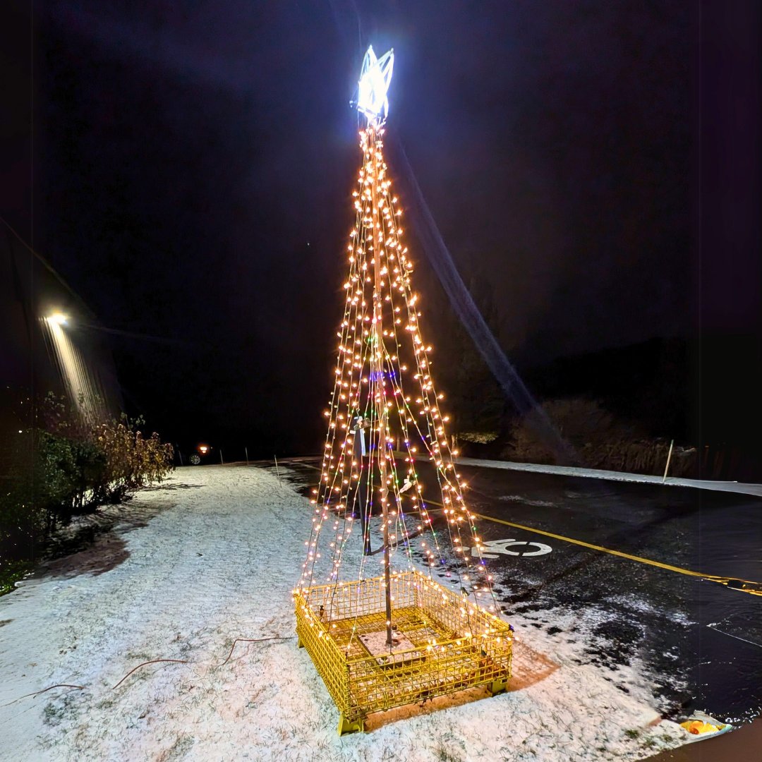 Have you seen the festive new addition at the Cleveland Tramrail® facility? One of our talented welders took the initiative to create this beautiful Christmas tree display!
 
#Gorbel #HappyHolidays #Welding #MetalWork #WeldingLife