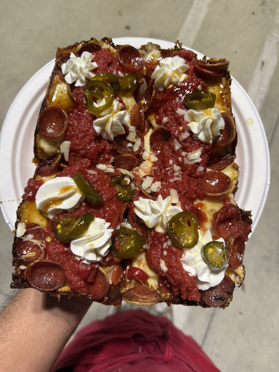 Hot boooooooiiiiiiiiiii

#hotboi209 #detroitstylepizza #pepperoni #DOGE