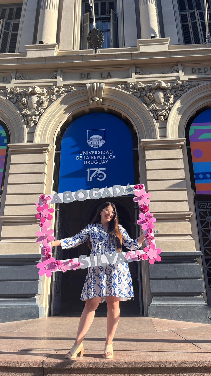 analiasilvag's tweet photo. Me recibí de abogada de la @Udelaruy 

Gracias a mi familia y mis amigas por acompañar. Y especialmente a mis compañeros/as del CED y @frezelmi. 

Gracias a la universidad pública, autónoma y cogobernada por forjarme como universitaria y enseñarme a mirar para mis alrededores. https://t.co/0hI4UEFTfO