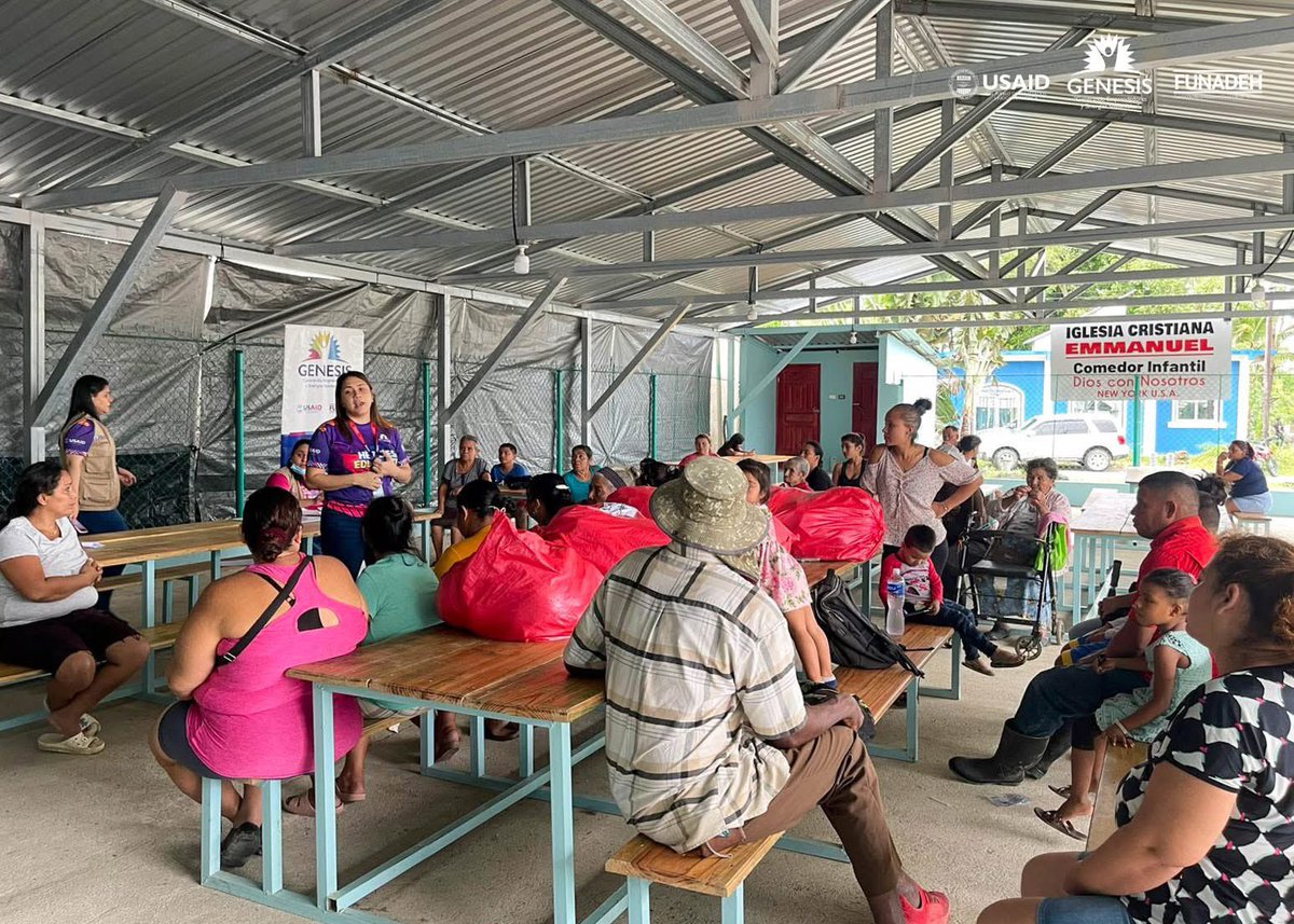 FUNADEH_GENESIS's tweet photo. Como respuesta a las tormentas que han impactado nuestro país, hemos entregado ayuda humanitaria a más de 80 familias, con víveres y kits de higiene, además de prendas de vestir, gracias al apoyo de UNFPA. También, se llevaron a cabo talleres de sensibilización sobre resiliencia. https://t.co/aZskZiEjBr