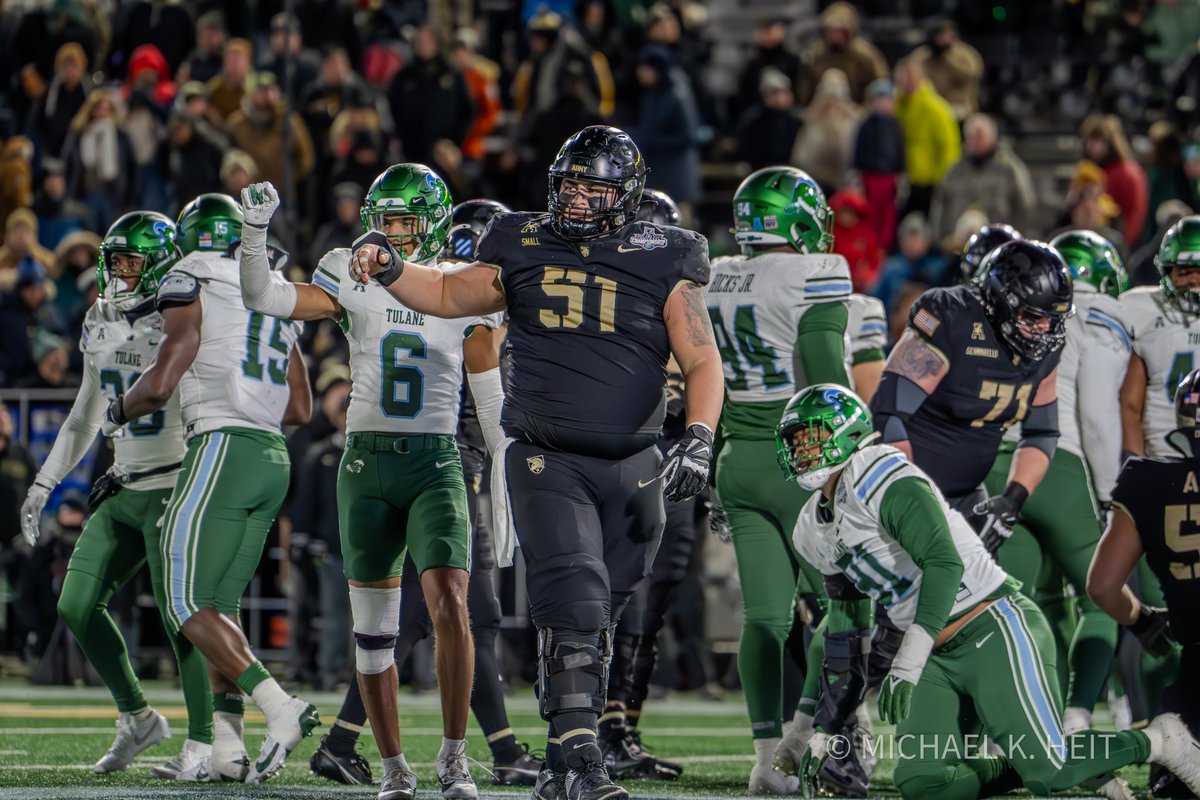 Army senior Lucas Scott named offensive lineman of the year by @CFN365 

Scott also earned tackle of the year &amp; first-team all-American honors

Army named OFFENSIVE LINE OF THE YEAR

Tackle Connor Finucane second-team all-American 

Center Brady Small third-team all-American