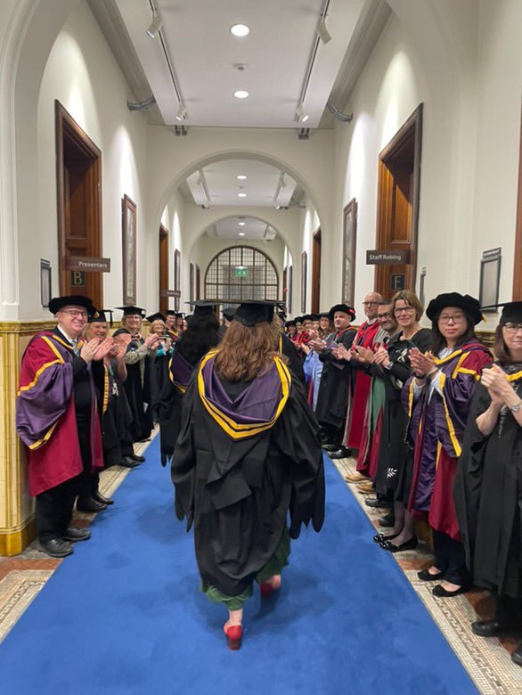 hannah_devaney_'s tweet photo. Yay graduation day! https://t.co/yxSgqHMSoM