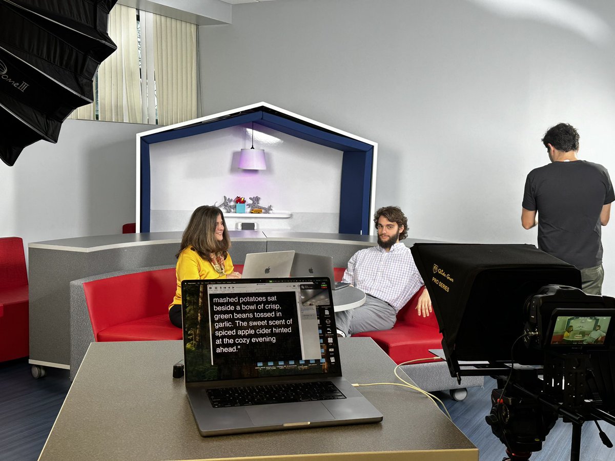 amigdalosg's tweet photo. Busy week here at Mineola! Literacy videos underway! Can't wait to share with you all! #imagery #irony @MrsC_RudnetMHS @camato_mhs #ELArocks #mineolaproudπͺπ»β€οΈ https://t.co/YVkSowQ81t