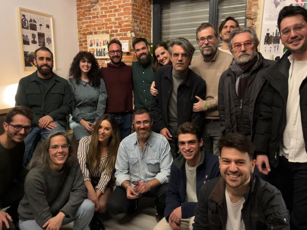 Desde la API os deseamos Felices Fiestas. Nosotros brindamos por el periodismo de investigación ético que ayuda al ciudadano de a pie, y suma para agrandar derechos. 🎉