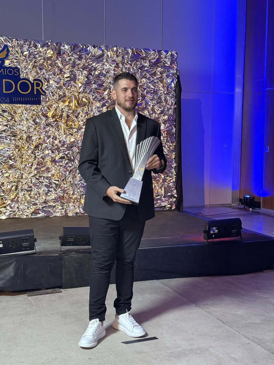 👏🏻🤩 Juan Manuel Cavagliatto presidente de #Instituto ganador del premio de dirigencia deportiva profesional.