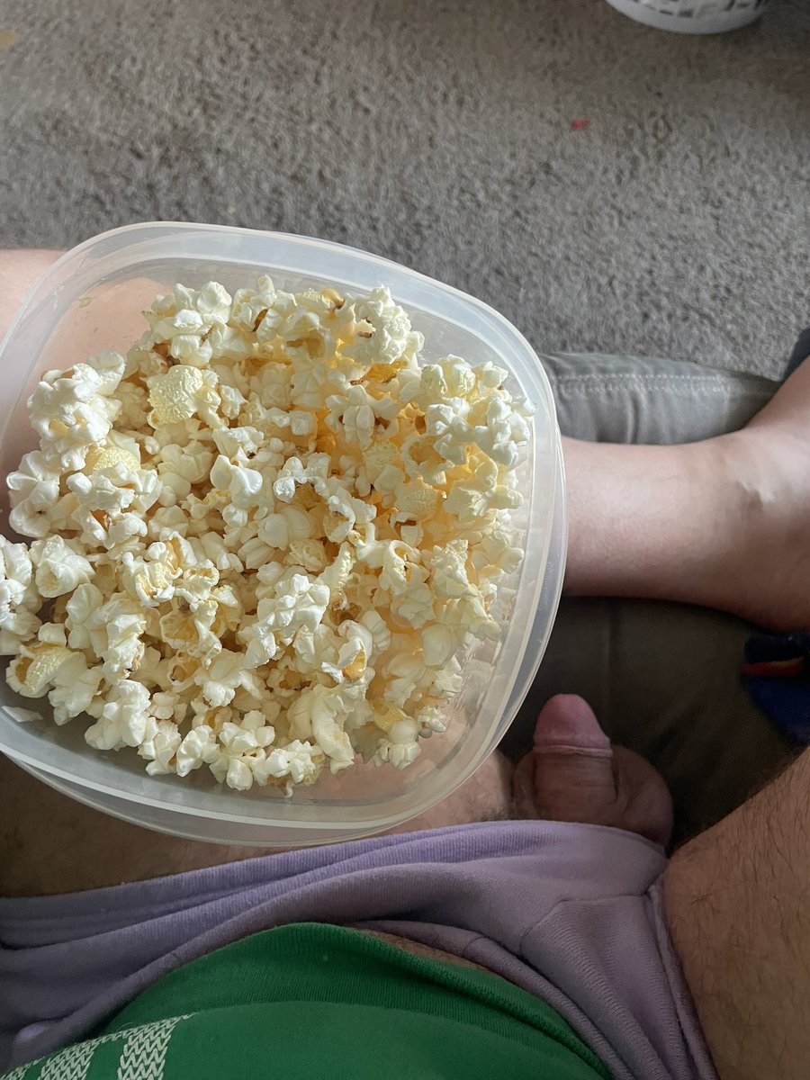 gunclebeebs's tweet photo. Popcorn and movie time https://t.co/cKAt5p5zmo
