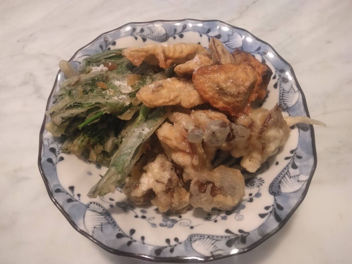 FAN_JAPAN_'s tweet photo. 🇯🇵mom's cooking in Japan🗾
Today, I'll show you taste of mother's moms cooking at Osaka in Japan.   
Today, my mother had made〝tempura〟    #japanesefood #jfood #jculture #japaneseculture #Jhomecooking #tempura https://t.co/jOlhmPOGAE