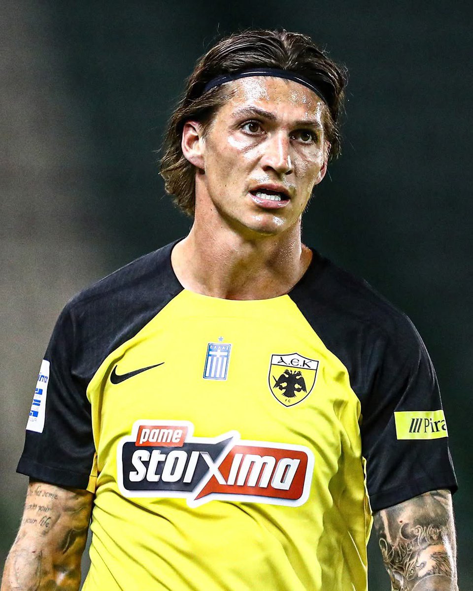 Αντίο μεγάλε, δεν θα ξεχάσω ποτέ την χαρά που είχα όταν ήρθες αλλά και τα γκολ στην χρονιά του Νταμπλ. Τσούμπερ ένας από μας. #aekfc #aek