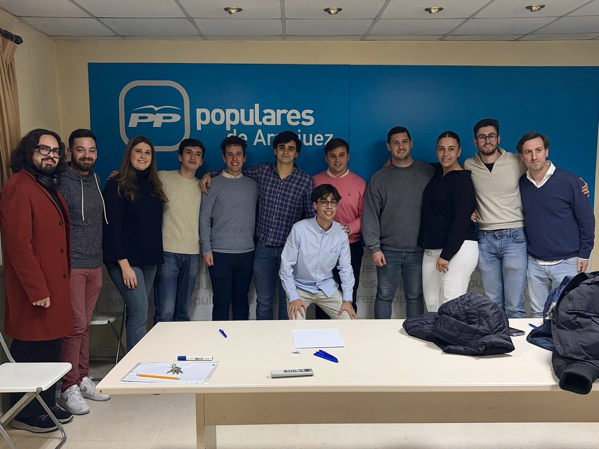 NNGG_Valdemoro's tweet photo. ‼️Enhorabuena a Rubén Guijarro, recién elegido presidente en la asamblea de @NNGGAranjuez ‼️

💪🏼Con esta nueva etapa, Aranjuez tiene una gran cantera. @JLBoullosa puede estar muy orgulloso del relevo de su equipo. ¡¡Gracias por todo lo aportado a Aranjuez y a @nnggmadrid, Jordi!! https://t.co/IvwpUYogTo