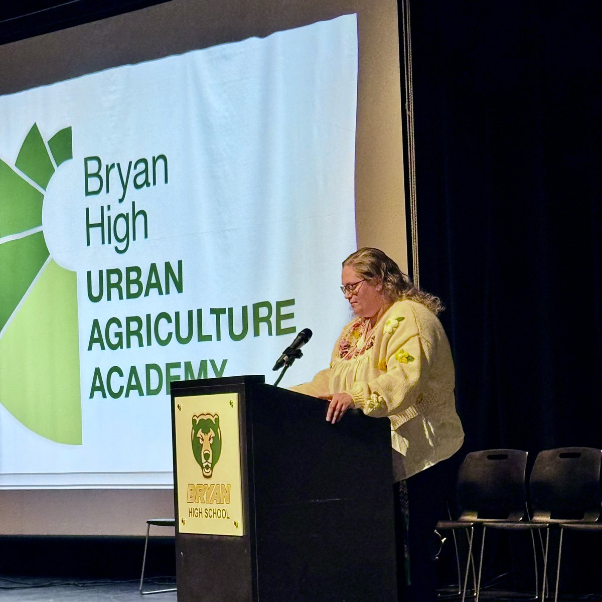 Principal_CK's tweet photo. Day 73 of #180DaysOfJoy (24-25) is for our entire freshman class who confirmed their academy today at the Academy Pledging ceremony. We are so excited for you. #wearebryan #manybearsonebryan https://t.co/OsDIVTlkcw