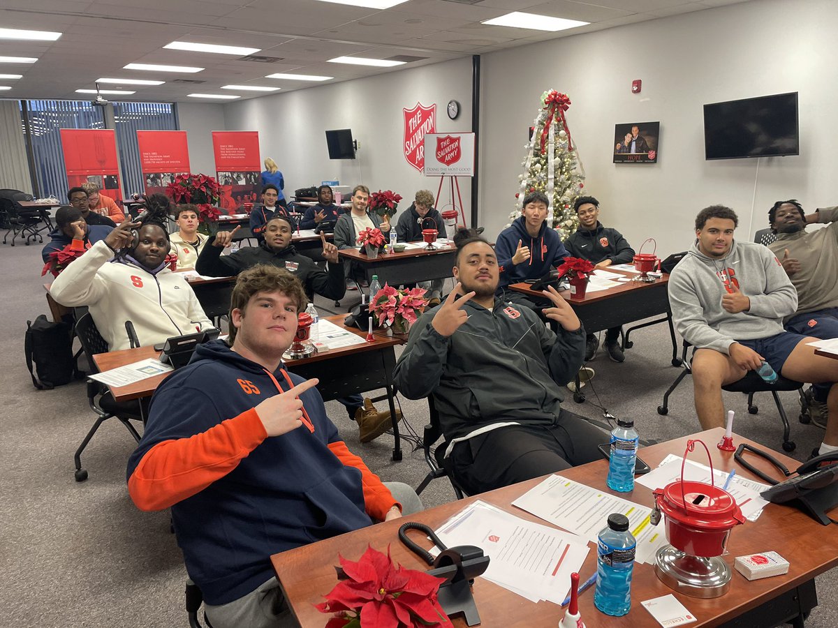 No practice today = coaching our guys how to clean within and build up our community 🧽🧼

<a href="/FranBrownCuse/">Fran Brown</a> + the coaches helped clean our players apartments while the players went out to help <a href="/SalArmySyr/">Salvation Army Syr</a> with their Kettlethon helping local families 🍊🎯

Cuse.com/bowl