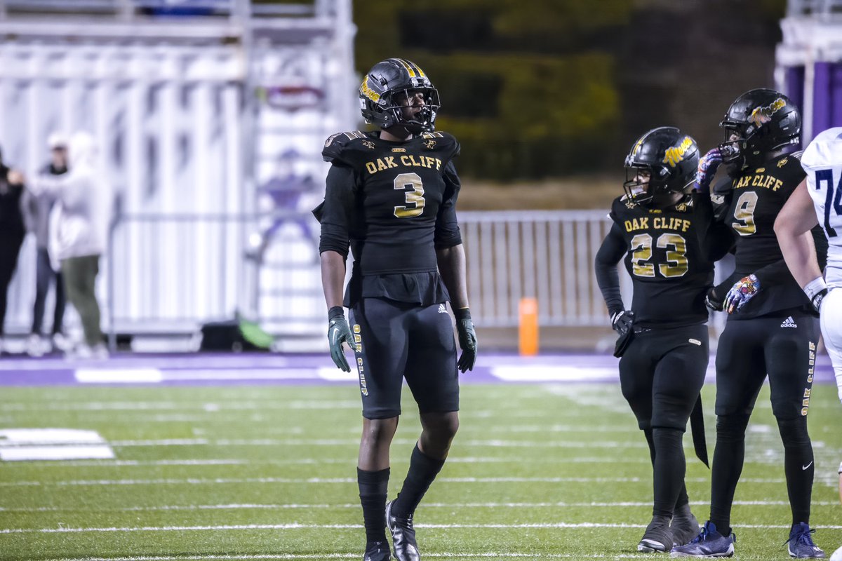 KamaurynM's tweet photo. Stone Cold Winner … 🏆
#Blessed #OakCliffAmerica #StateSemiFinal #ThisWeekend #Finish #Focus #HandleBusiness #SicEm https://t.co/kHQHP3ZlXN