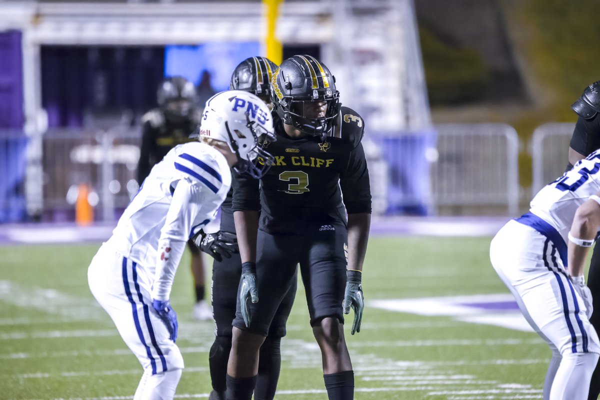 KamaurynM's tweet photo. Stone Cold Winner … 🏆
#Blessed #OakCliffAmerica #StateSemiFinal #ThisWeekend #Finish #Focus #HandleBusiness #SicEm https://t.co/kHQHP3ZlXN