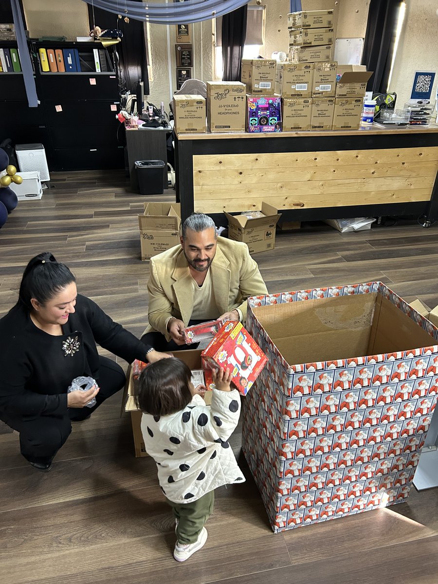 A heartfelt thank you to Mayor Rudy Cruz Jr and El Paso Moms for your incredible toy donations! Your generosity is making a difference in our community🎁