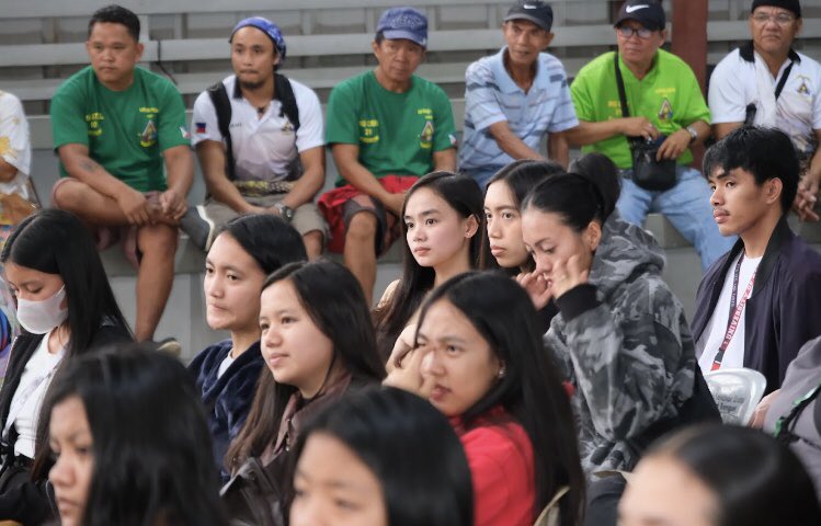KimslayChiu's tweet photo. NAMAHAGI ngayong araw si Supremo Senator Lito Lapid ng ayuda mula sa mga mahihirap na college students sa Sablan, Benguet. Nasa 200 estudyante ang nabiyayaan ng tig-P5,000 para sa kanilang matrikula. 

#LitoLapid #SenatorLitoLapid #LingkodLapid #MarkangLapid https://t.co/KTA1K725Tj