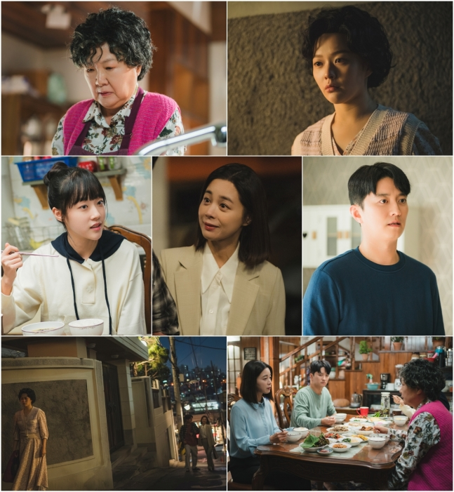 KDramaHandle's tweet photo. #KimHaeSook #JungJiSo #ChaeWonBin #SeoYoungHee and #InGyoJin new stills from KBS drama #WhoIsShe.
Broadcast on December 18. #JungJinYoung https://t.co/qnuMIpbHnb