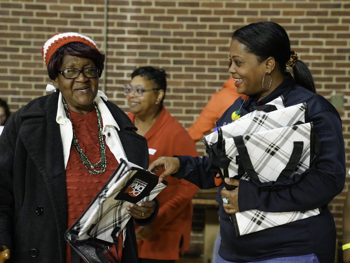 dcdmv's tweet photo. Thank you to @MayorBowser and @DACL_DC for hosting another wonderful Senior Celebration! #TeamDMV had a great time interacting with DC's vibrant Senior community.
To learn more about resources the DMV has especially for Seniors, visit https://t.co/RvNwZcRWlP. https://t.co/3SRdNCxtJI