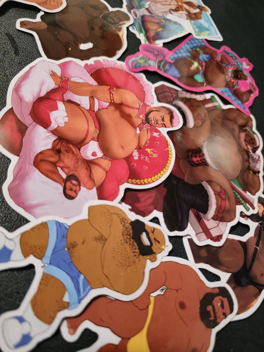 Printed a few stickers! Really loving the way they turned out. Well, mostly. Some came out a bit darker or lighter than I wanted 😅