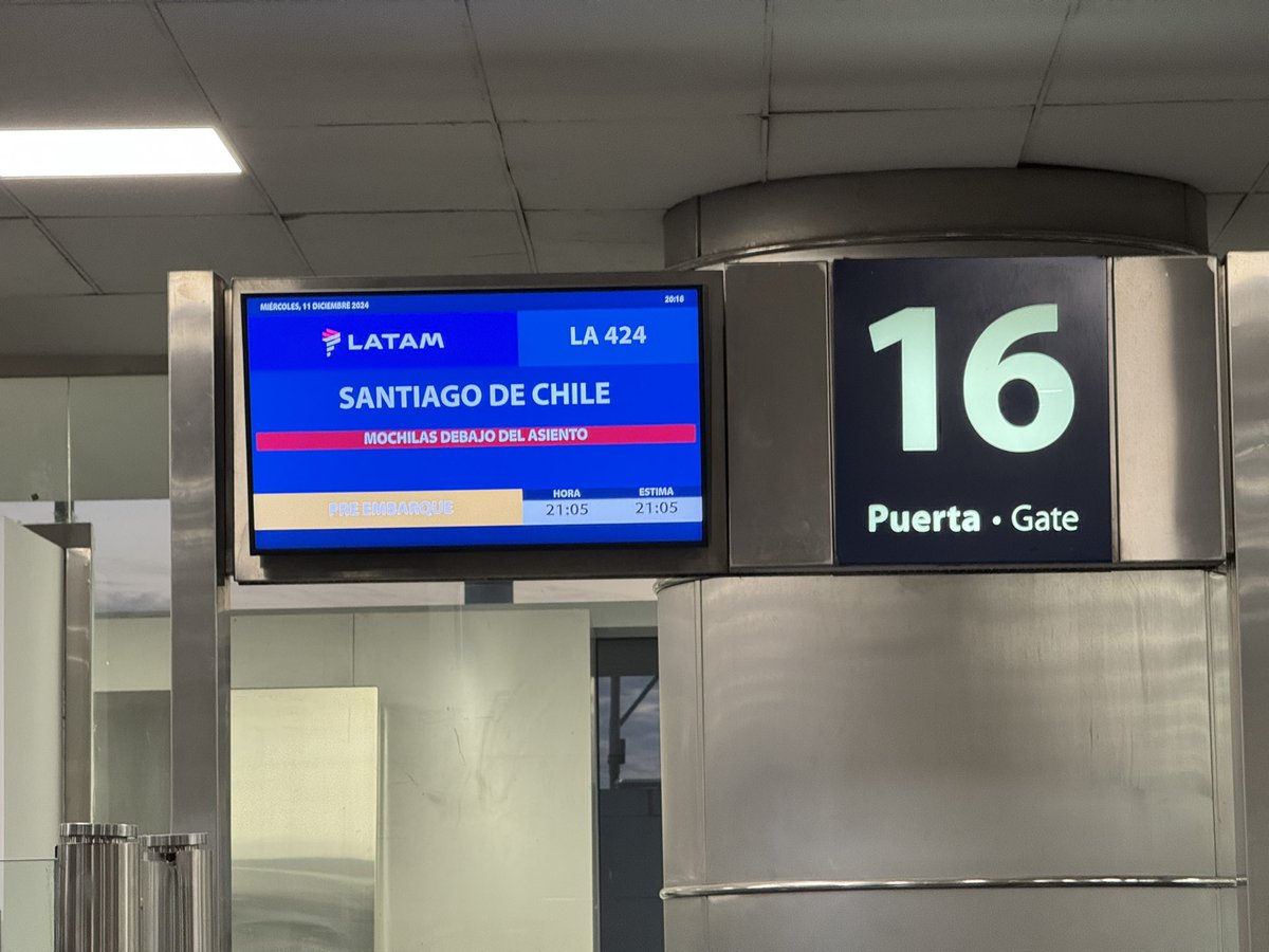 DRSALVADOSTONE's tweet photo. De vuelta Santiago, nuevamente el #OEHA2024 fue un éxito, felicitaciones a @PabloNContreras @luisrico89 y a todo el equipo del hospital alemán por este nuevo gran evento https://t.co/KP3A0OVd85