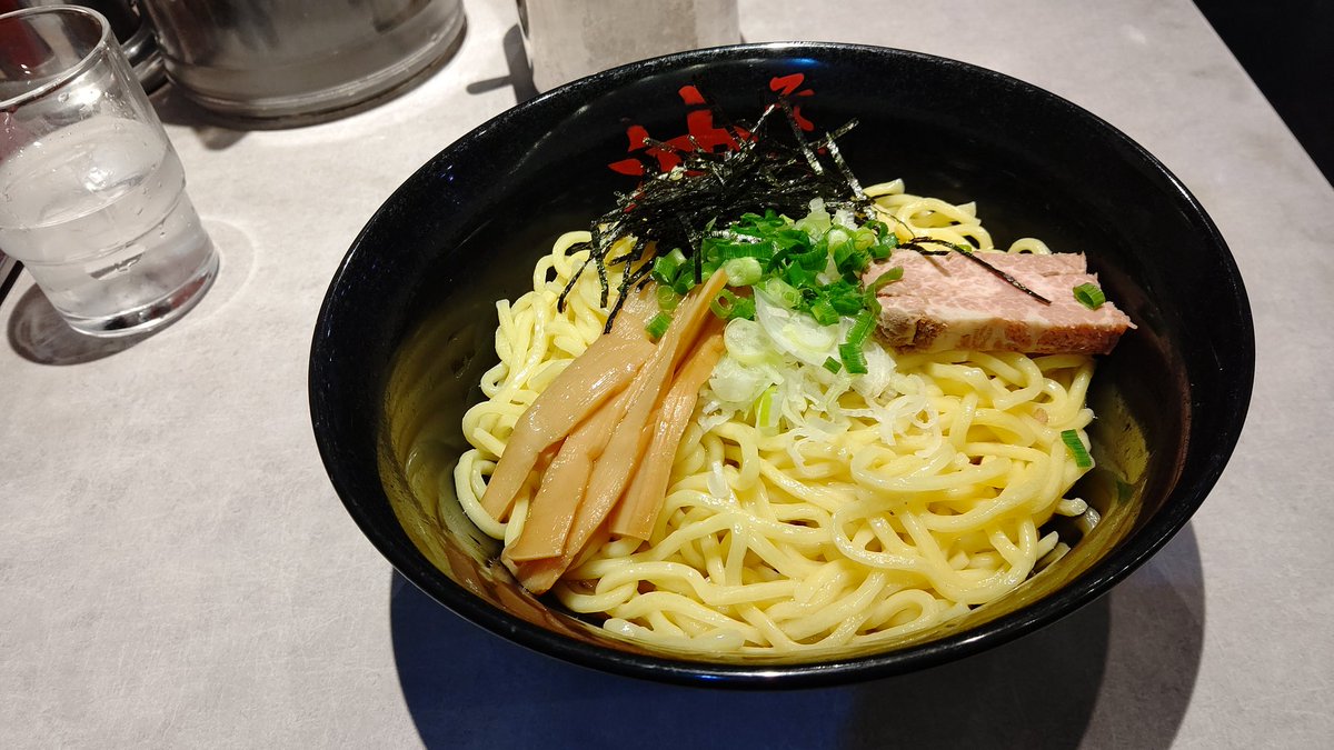 fromsoybeans's tweet photo. 東京油組総本店さんの油そば！
並も大盛りもW盛りも同じ値段だったけどちょっとチキって大盛り頂きました
美味しかったです😋 https://t.co/jpjJlnzEfr