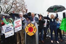 GailDesler's tweet photo. βIβm here to tell you that the Senate is going to take action on the Social Security Fairness Act.β
Oh @SenSchumer, you just made my day! As did all those who stood with you in this morning's downpour to show support for #HR82
#SocialSecurityFairnessAct #RepealWEPGPO #CalRTA https://t.co/hnXRrJbiPF