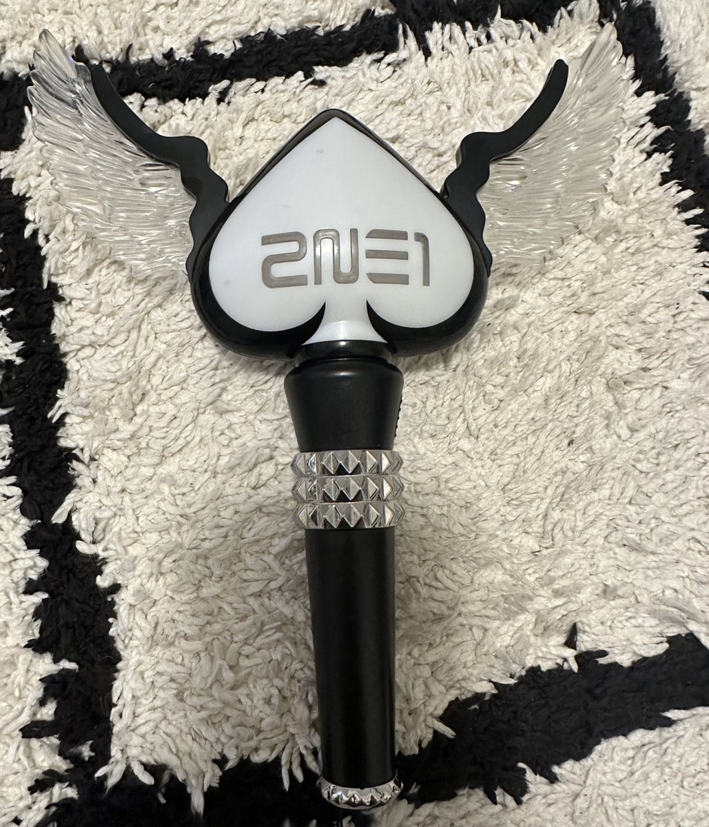 2NE1 トランプ デザイン ペンライト2NE1 韓国限定 初代ペンライト