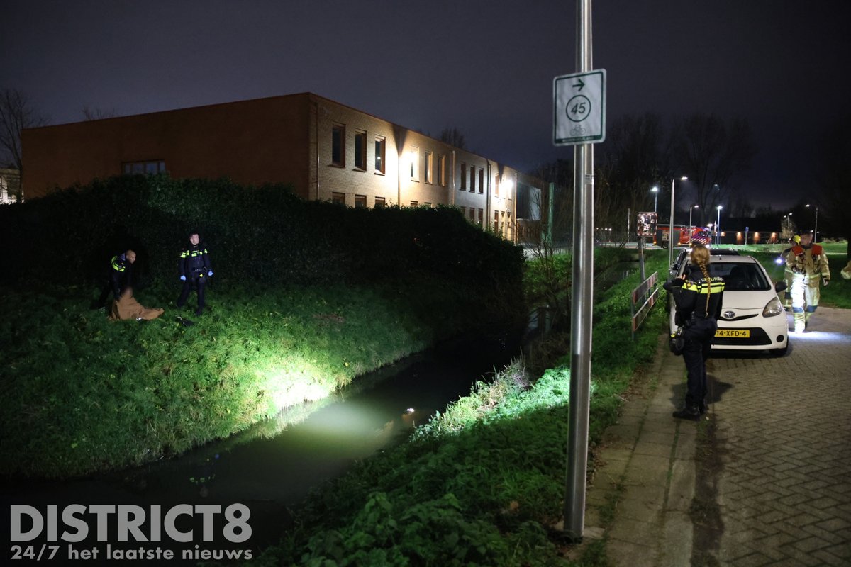 Onderkoelde vrouw in sloot gered bij Tanthofkade