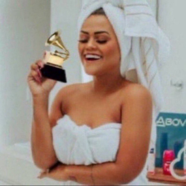 fentyofpop's tweet photo. o fato de não existir um compositor ou produtor que critique como é colaborar com ela, pelo contrário sempre servem elogios e gratidão, ter o nome creditado ao dela é e foi o sonho de muitos rainha que gera empregos https://t.co/W5m9vfWAsB