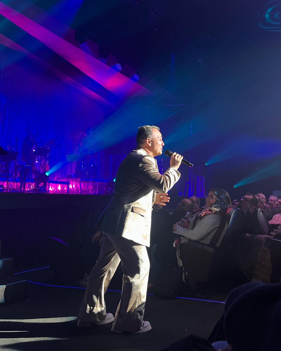 clarafeliu's tweet photo. “Daniel Anglès. 30 anys lluny de Broadway” al Teatre Condal. 🎤👠⭐️ Admiració absoluta pel gran @daniel_angles! ❤️ Gràcies per aquests 30 anys i per aquest concert de celebració! He gaudit moltíssim! 🔝 Per molts anys més! 🎉 Amb ganes de veure’t a dalt de l’escenari de nou! https://t.co/0y1yaEZOMD