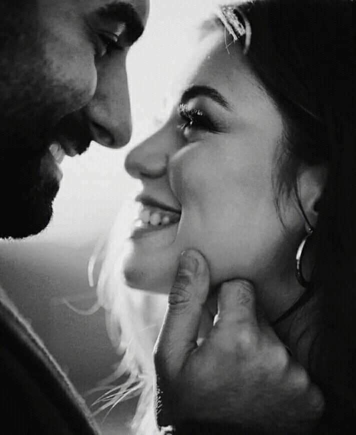 kiran_Rooz14's tweet photo. " Qué te parece si nos miramos un poco, nos besamos un rato y nos amamos por siempre...✦ ✦ https://t.co/cpcfNJXpS7