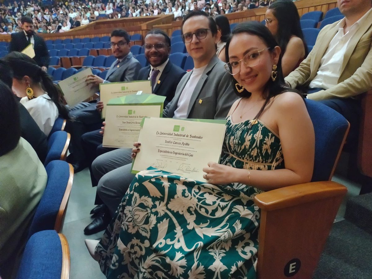 UIS's tweet photo. 🎓 ¡Un gran aplauso para nuestros 61 graduados de las Maestrías UIS 2024! 🎉 Hoy celebramos su esfuerzo y dedicación, incluyendo a Danny Ramírez (@DannyRamirezro) graduado de Maestría de Ingeniería Estructural, exalcalde de Piedecuesta. ¡El futuro les espera! 🌟 #GradosUIS2024 #MomentosUIS 🧑🏿‍🎓👨🏼‍🎓