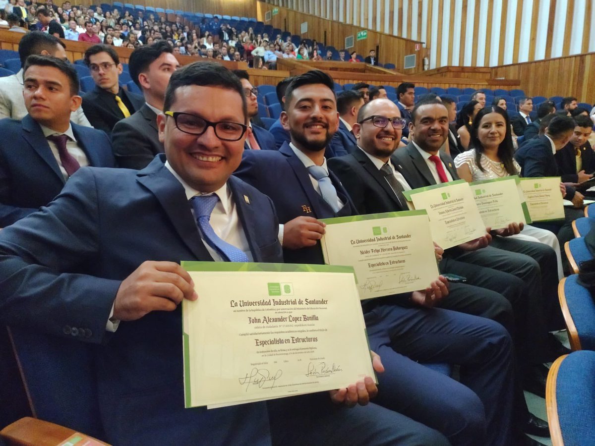 UIS's tweet photo. 🎓 ¡Un gran aplauso para nuestros 61 graduados de las Maestrías UIS 2024! 🎉 Hoy celebramos su esfuerzo y dedicación, incluyendo a Danny Ramírez (@DannyRamirezro) graduado de Maestría de Ingeniería Estructural, exalcalde de Piedecuesta. ¡El futuro les espera! 🌟 #GradosUIS2024 #MomentosUIS 🧑🏿‍🎓👨🏼‍🎓