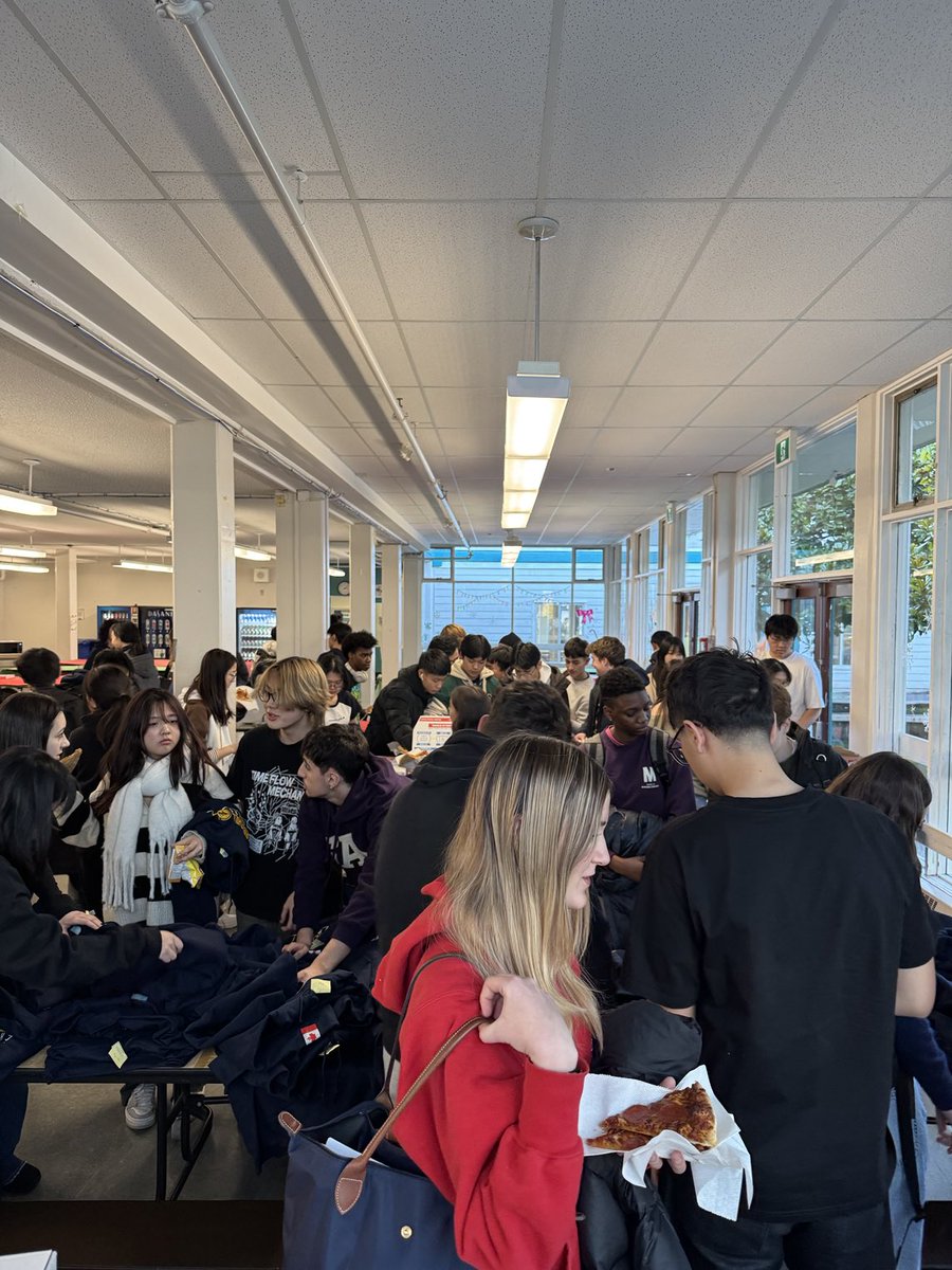 Ecole Cariboo Hill tweet media