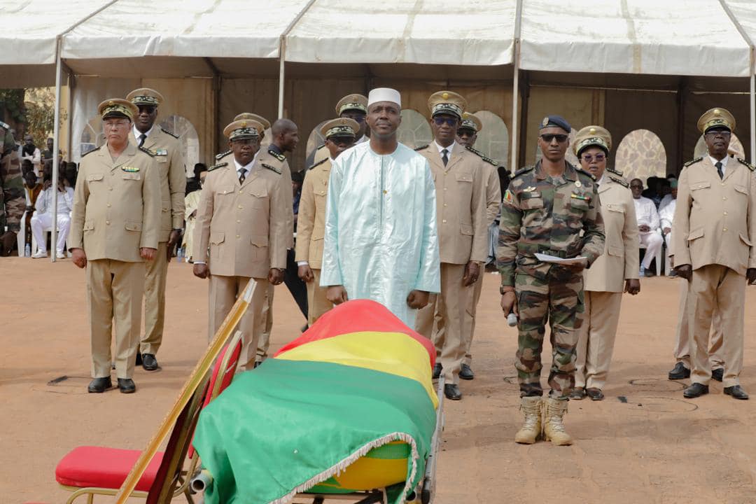 matdmali's tweet photo. Le Colonel Abdrahamane Ouattara, Chef de Cabinet du Ministère de l’Administration territoriale et de la Décentralisation, a rendu hommage à cet homme remarquable en lisant son oraison funèbre. Il a exprimé l’impact profond qu’Alassane Traoré a eu sur son entourage et sur son pays https://t.co/b39gkSnWXA