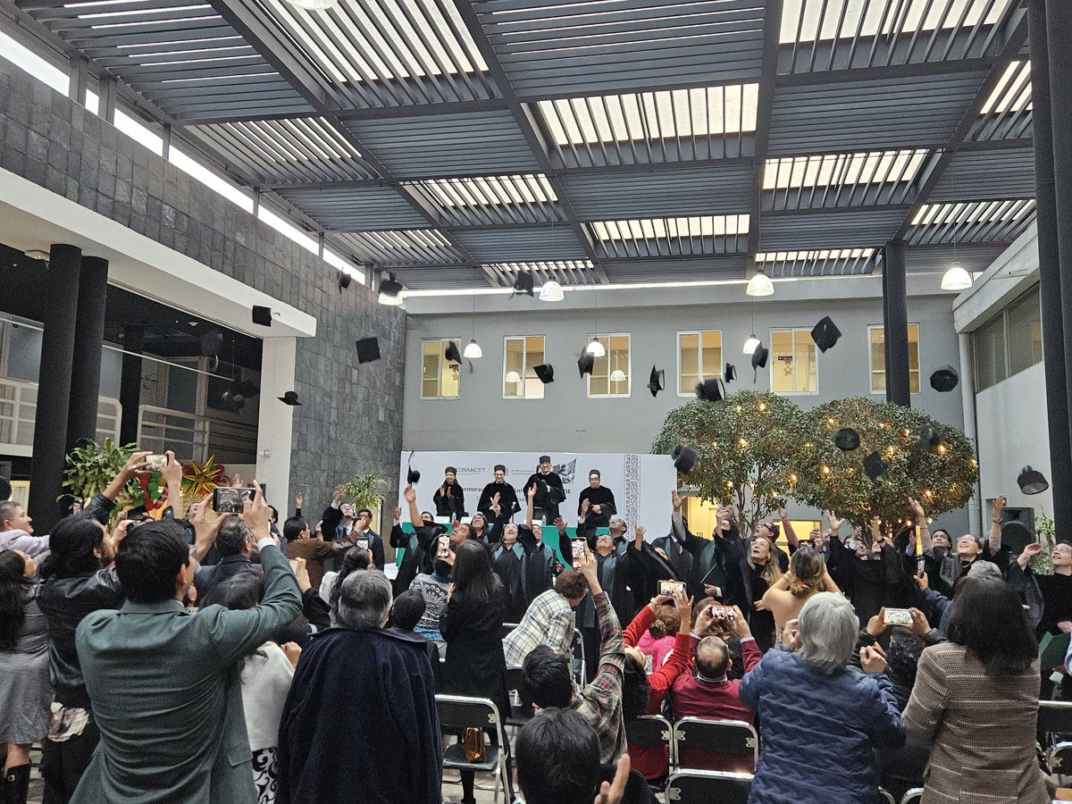 DPP_CIDE's tweet photo. #OrgulloDPP | Hoy celebramos la graduación y entrega de diplomas a las Doctoras y Doctores en Políticas Públicas de este año en el DPP.
Felicidades para cada uno(a) de ellos(as), así como para los familiares y seres queridos que les acompañan.
#OrgulloCIDE
#ComunidadDPPCIDE https://t.co/zkMc6X2h4z