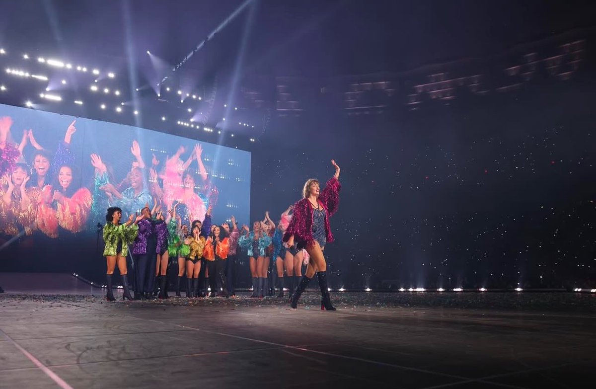 PopBase's tweet photo. Taylor Swift commemorates the end of the Eras Tour:

“It was rare. 
I was there. 
I remember it. ♥️” https://t.co/57as5eRCWh