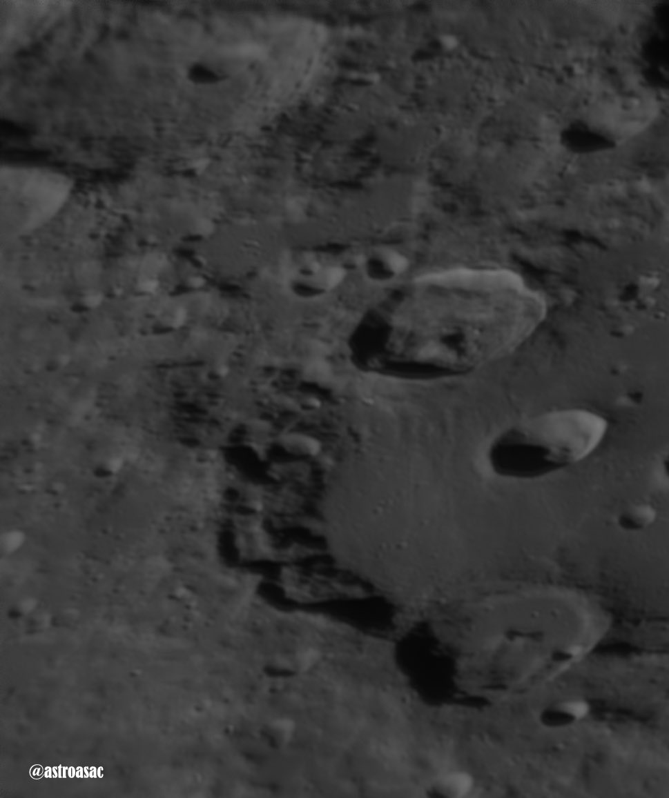 astroasac's tweet image. You can see Clavius crater.
📅 Date: 11/11/2024. Time 21:15 utic.
🔭 Equipment: Celestron C11 XLT + ASI 462mm + PW 2.5x + Ir 685nm.
.
.
.
.
#moon #moonphotography #moonlight #luna #cielosESA