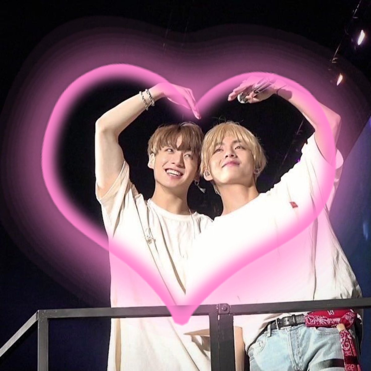 taekookcoded's tweet image. — "look at me, only at me".
ㅤㅤㅤ"my eyes are always on you". — 𐤀