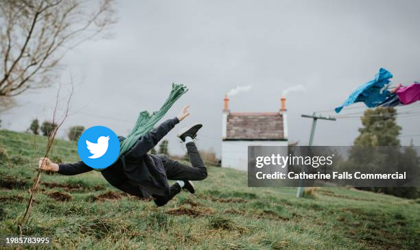 parodychild's tweet photo. "DADDA, HELP ME!" https://t.co/midEqzlUho