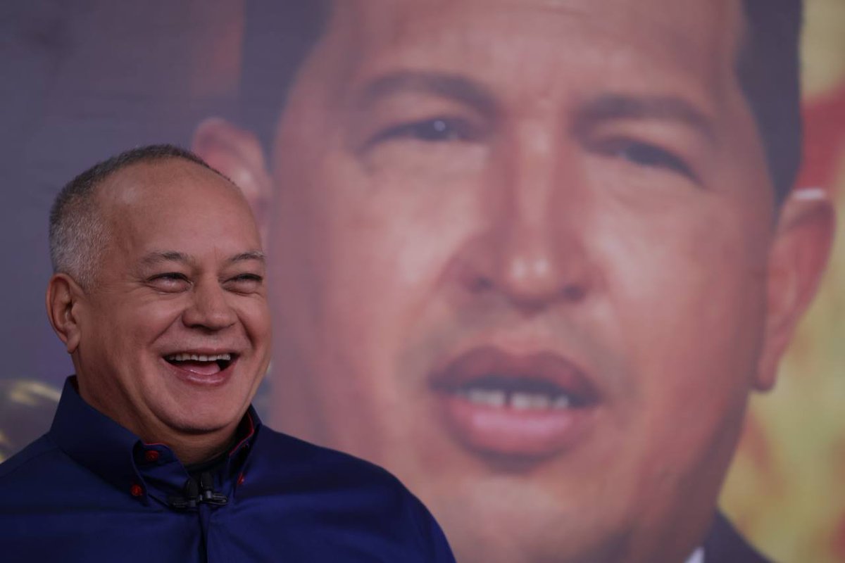 Con el Mazo Dando (@conelmazodando) on Twitter photo #EnVivo <a href="/dcabellor/">Diosdado Cabello R</a>: El próximo 10 de enero, el presidente de la República, Nicolás Maduro, se juramentará para su nuevo periodo de gestión gubernamental.
Con Nicolás se va a juramentar el Pueblo, la Fuerza Armada, las mujeres, los jóvenes, las fuerzas policiales, para ver #EnVivo <a href="/dcabellor/">Diosdado Cabello R</a>: El próximo 10 de enero, el presidente de la República, Nicolás Maduro, se juramentará para su nuevo periodo de gestión gubernamental.
Con Nicolás se va a juramentar el Pueblo, la Fuerza Armada, las mujeres, los jóvenes, las fuerzas policiales, para ver