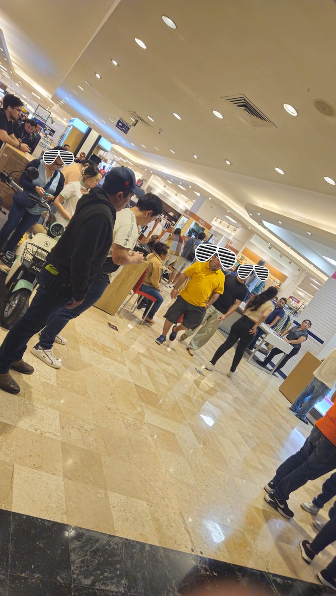 Paxumare's tweet photo. @liverpoolmexico es tonto tener que ir a Click &amp; Collect a buscar tu pedido, tener solo 3 módulos para 60 turnos. Es más rápido que cada quien vaya a su departamento a buscar su pedido, sobretodo si lo tienen en existencia 🤯. https://t.co/xMWEAuSqtm