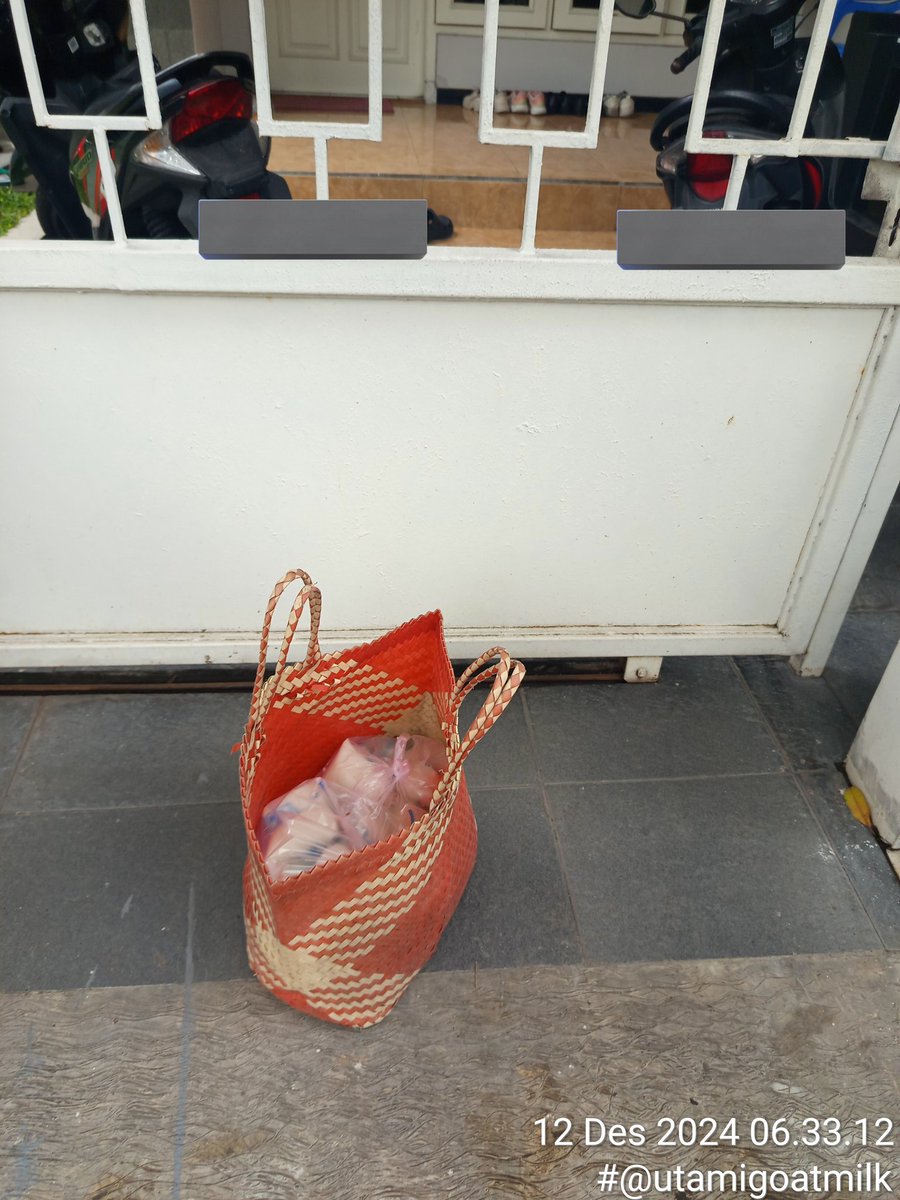 utamigoatmilk's tweet photo. Ketika hidup terasa begitu berat dan permasalahan dunia seolah tak ada ujungnya, ingatlah bahwa Allah sll bersama hamba2-Nya. Dia tdk pernah membiarkan kita sendirian menghadapi segala ujian. 

Assalamu'alaikum
Slamat pagi
Iktiar menjemput rejeki
Smg Alloh meridhoi 
#Nguliday https://t.co/hYaRYGzgdR