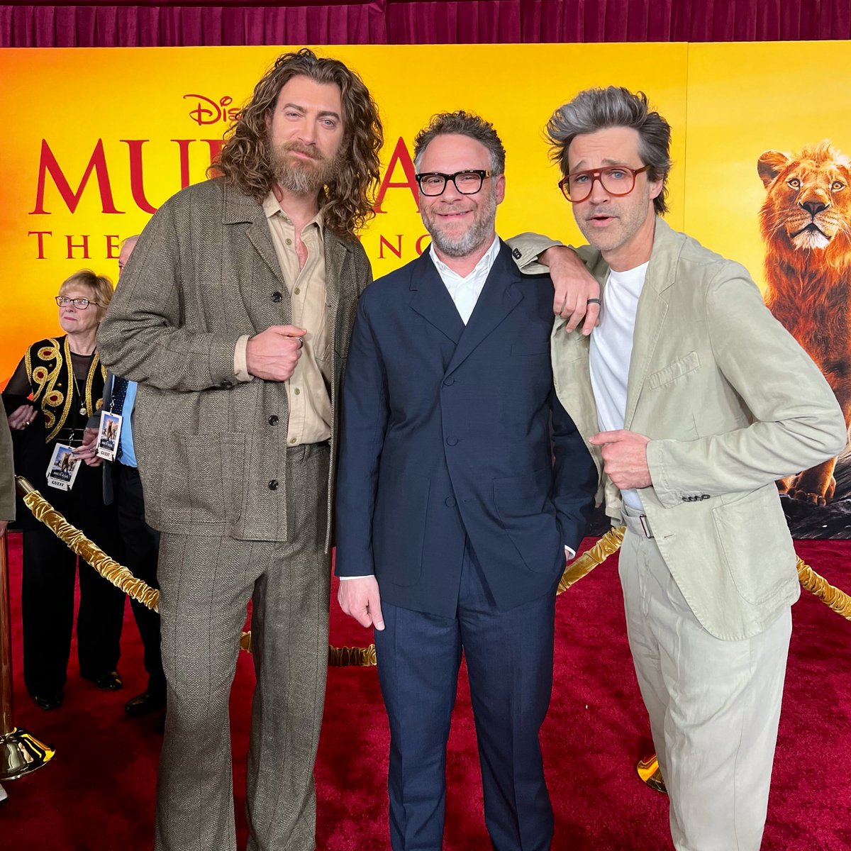 Mythical's tweet image. Mom &amp;amp; Dad &amp;amp; Dad &amp;amp; Son went to a best mane competition! We know who obviously won. 🦁☀️

📸: Amy Sussman | @GettyImages