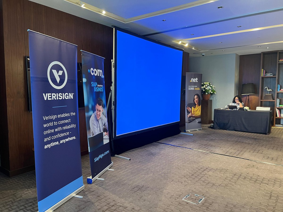 StartupDomains tweet media