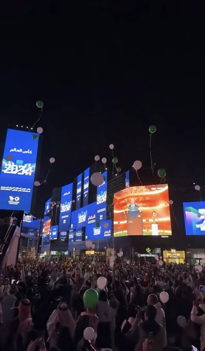 Noura_2n2n's tweet image. يادولتي لا صار للحُب دولة 🇸🇦🤍💚

 #هييه_استضافه_كاس_العالم