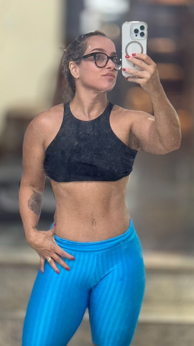 Fernanda_CidL's tweet photo. Uma hora de aeróbio em casa. 
Vamos que vamos. 
Mãe, empresária, pós graduanda em biomedicina estética, esposa apaixonada, mãe de pet, marombeira raiz e dona de casa. 
🩵
Dia a dia da Fê. 
Nosso Instagram é https://t.co/s6nJ2aneCk https://t.co/6oF0rLOpY7