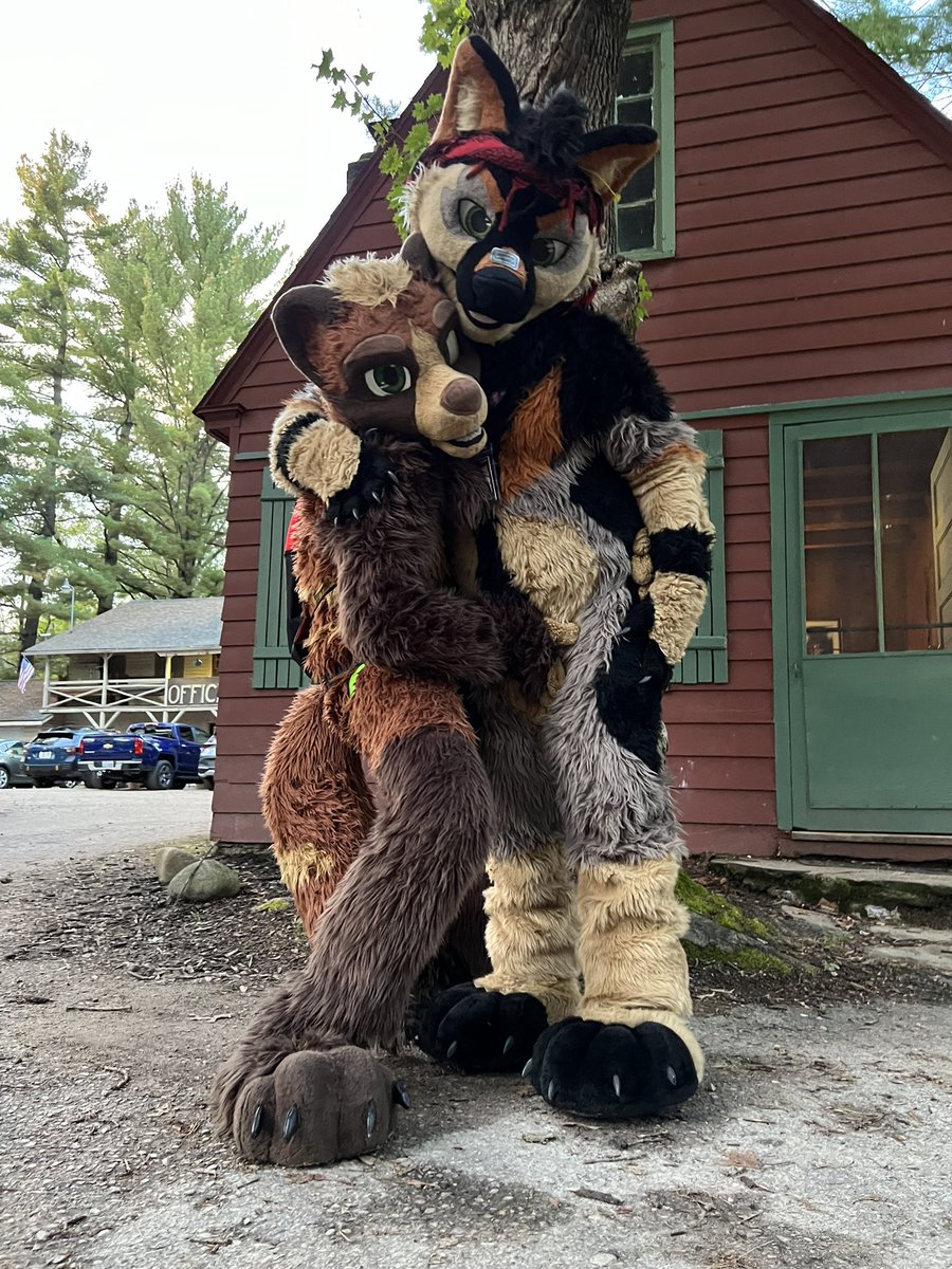 Smellyhockey's tweet photo. The more I get exposed to the furry community, the more I have such a desire to get stuffed into a fursuit and then locked into it so I can’t get out. Woof. I loved the one time I got into a fursuit with @PupBlunt https://t.co/QZww1pmRC4