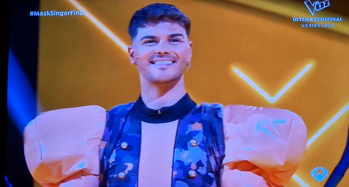 Sofiapl01's tweet image. Mira que ojitos tenía, mira que sonrisa. Mira lo contento que estaba dios mio es que quiero abrazarle y no soltarle nunca. Sonrieme así toda la vida porfa😭💖 @AbrahamMateo
#MaskSingerFinal