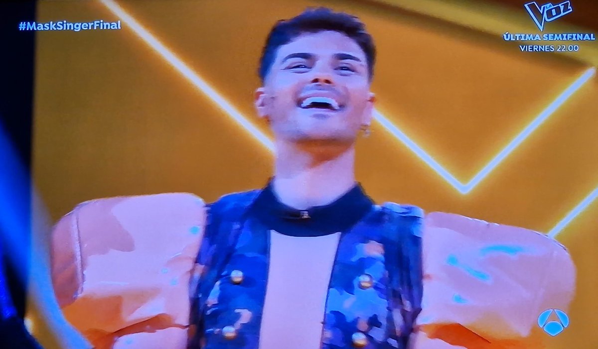 Sofiapl01's tweet image. Mira que ojitos tenía, mira que sonrisa. Mira lo contento que estaba dios mio es que quiero abrazarle y no soltarle nunca. Sonrieme así toda la vida porfa😭💖 @AbrahamMateo
#MaskSingerFinal