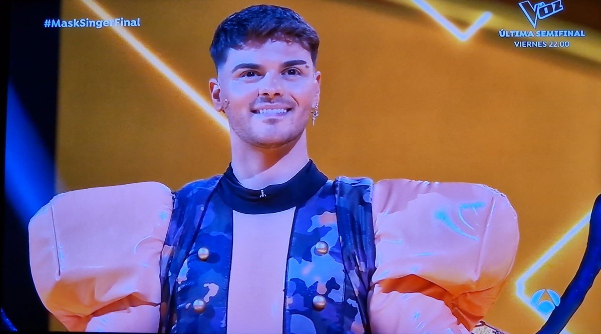 Sofiapl01's tweet image. Mira que ojitos tenía, mira que sonrisa. Mira lo contento que estaba dios mio es que quiero abrazarle y no soltarle nunca. Sonrieme así toda la vida porfa😭💖 @AbrahamMateo
#MaskSingerFinal